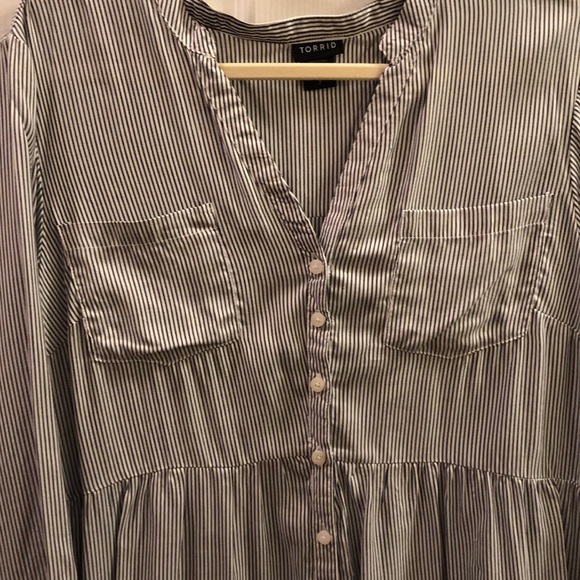 Torrid button up. - Picture 3 of 8